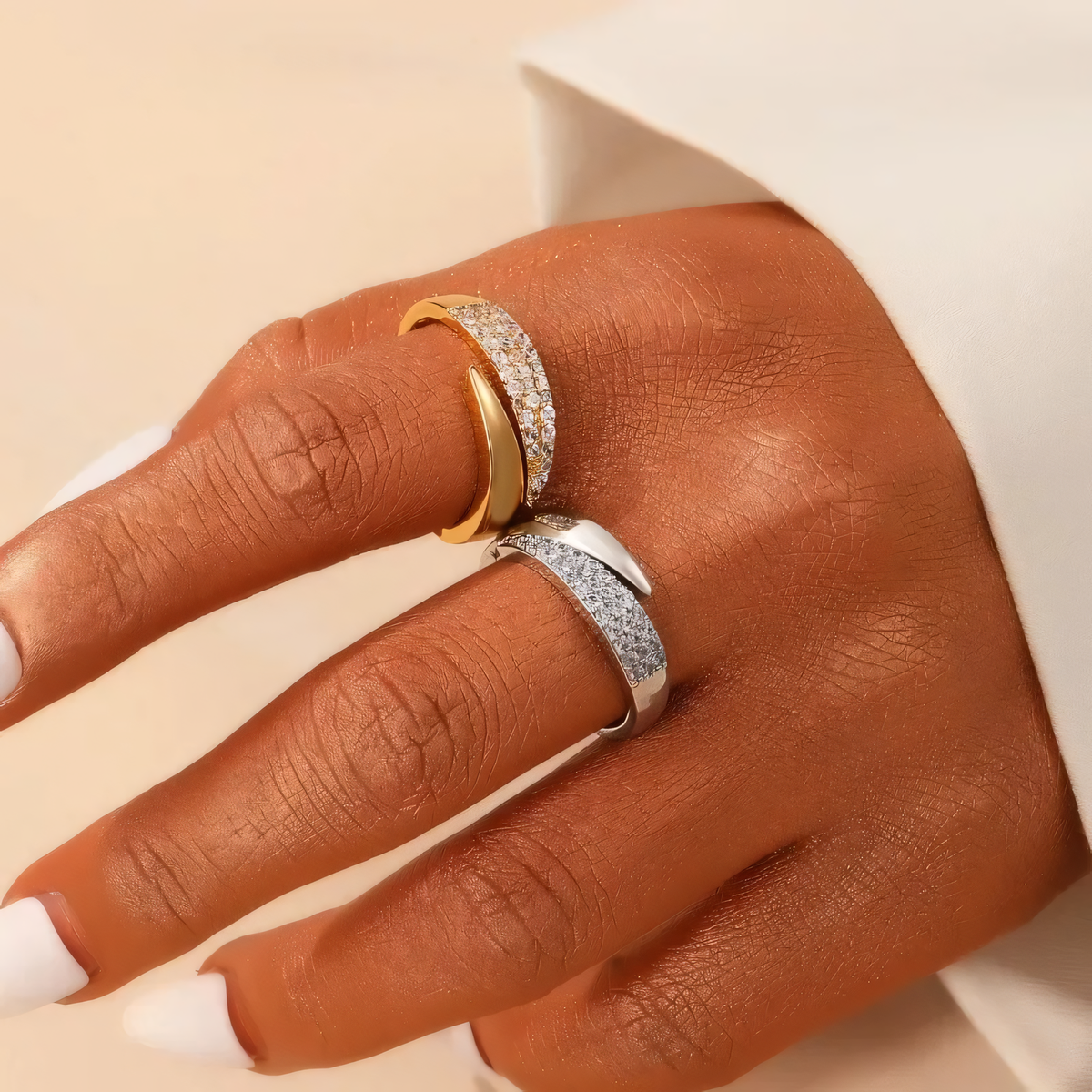 Irina – Curved ring