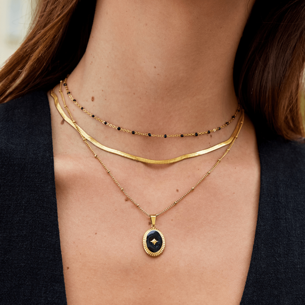 Yara – Elegant black pearl necklace